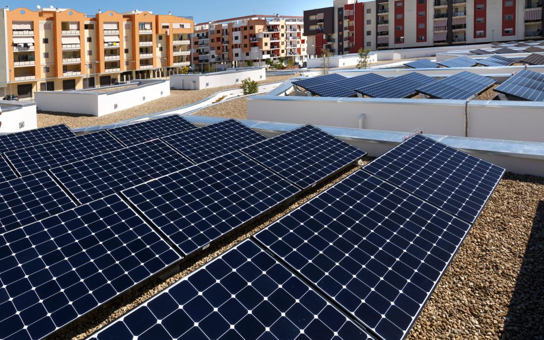 Ventajas de instalar paneles solares en tu comunidad de vecinos